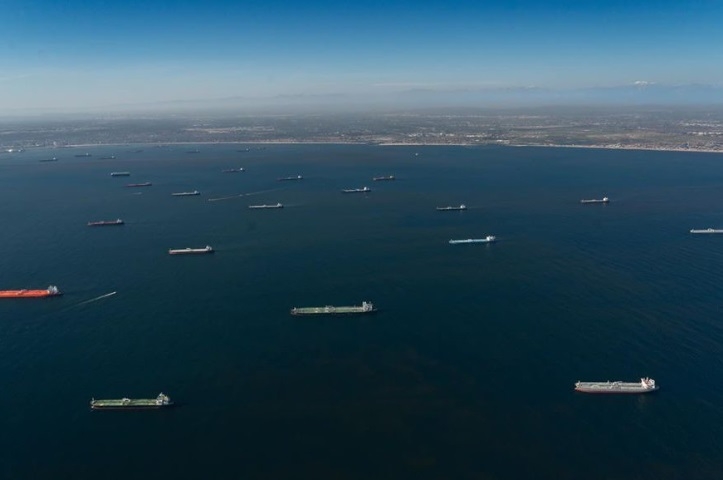 Нефтяные танкера заполненные нефтью